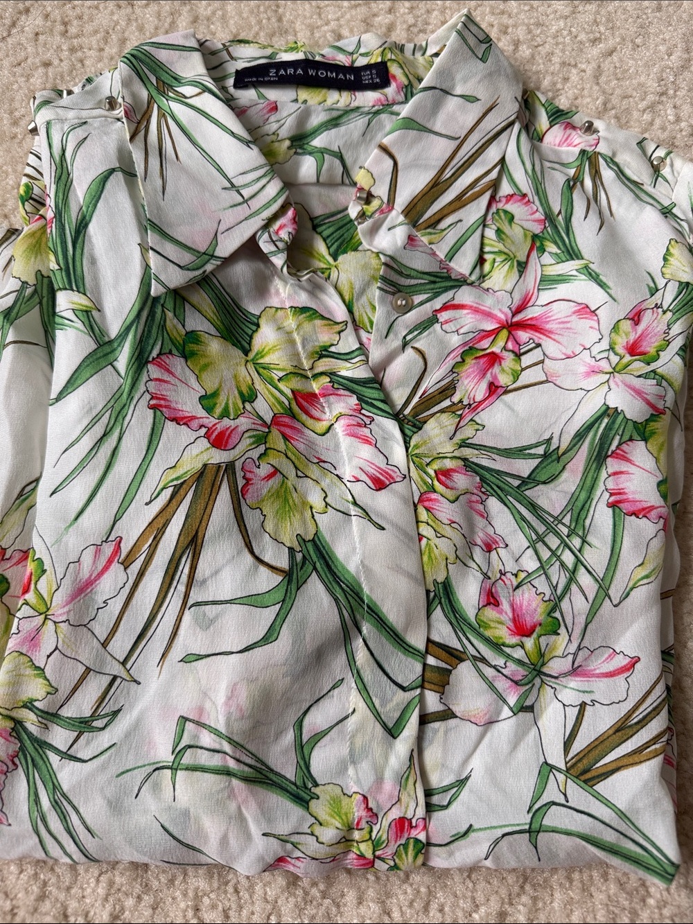 Zara !!! Floral Button-Down Shirt size S 100% Mulberry silk except Trimmings